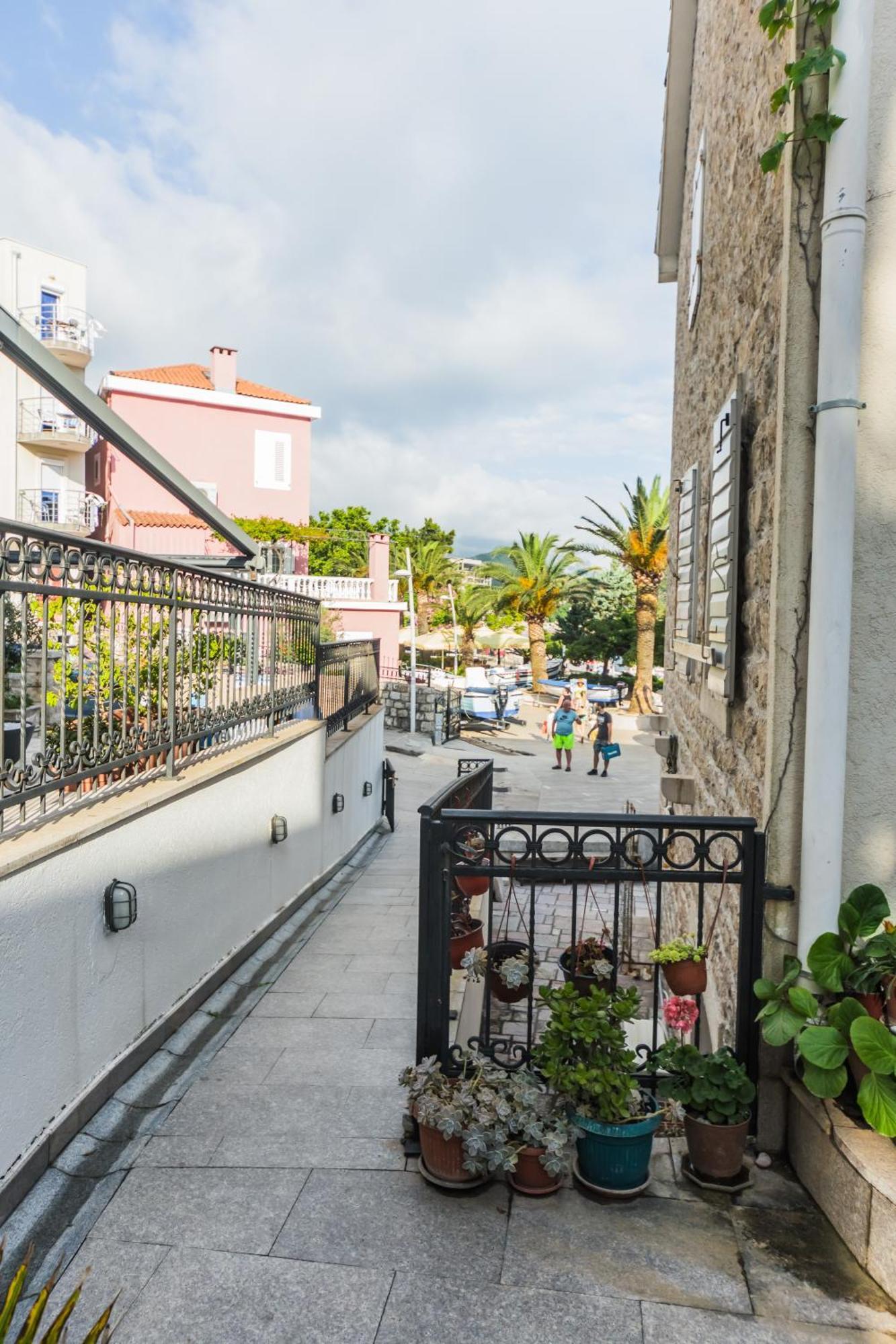 Apartments Franicevic Petrovac Εξωτερικό φωτογραφία