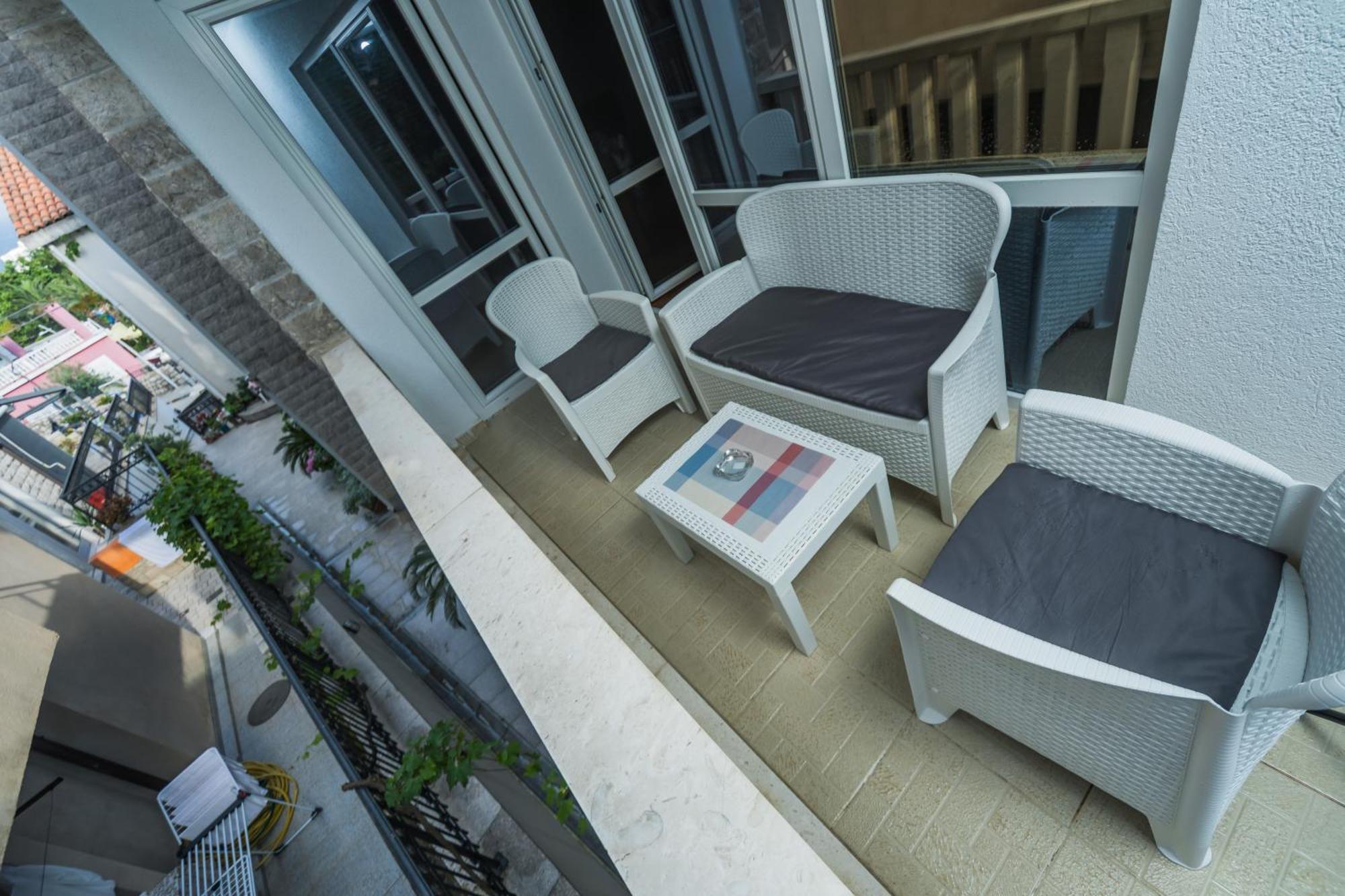 Apartments Franicevic Petrovac Εξωτερικό φωτογραφία