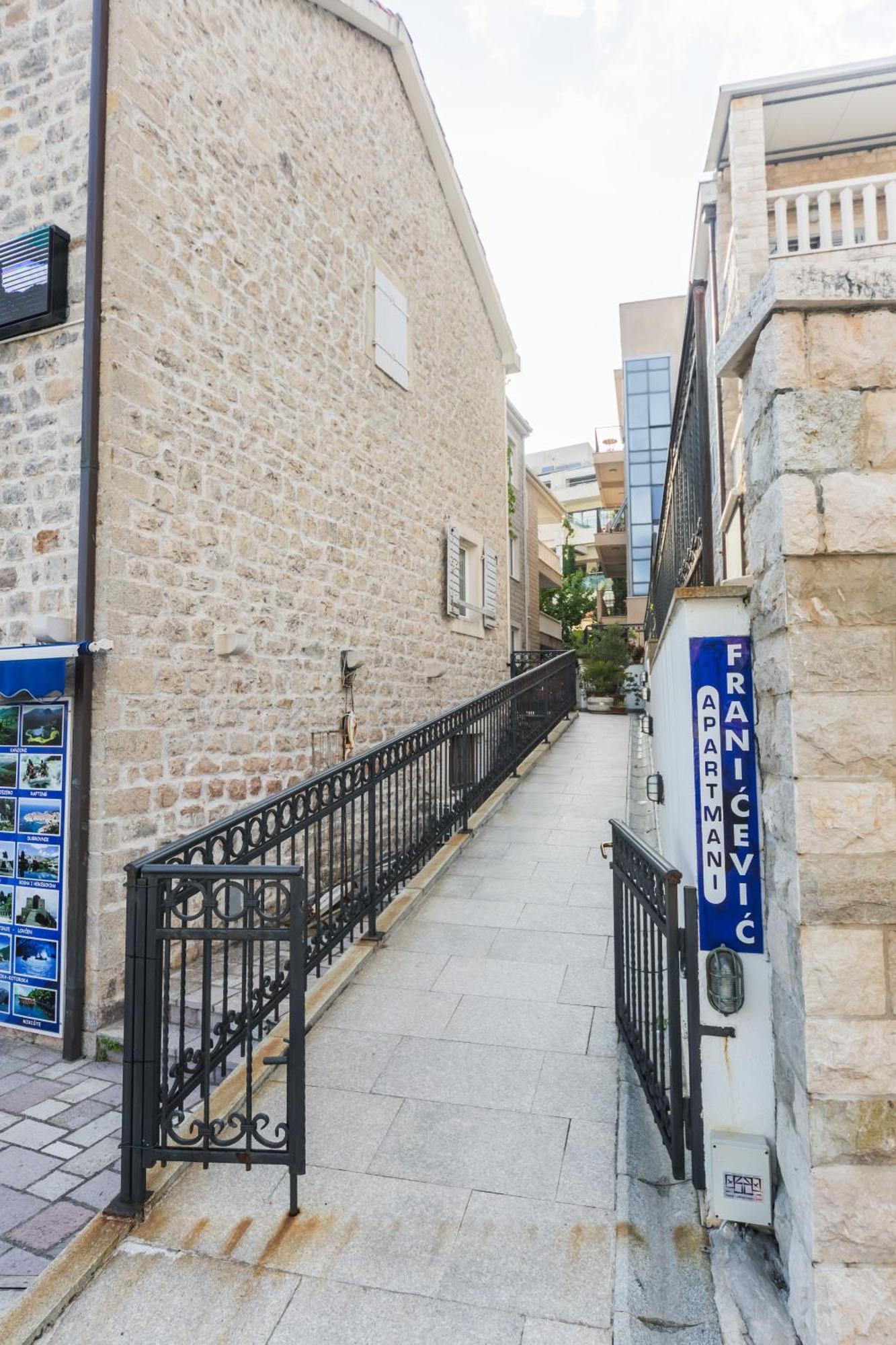 Apartments Franicevic Petrovac Εξωτερικό φωτογραφία