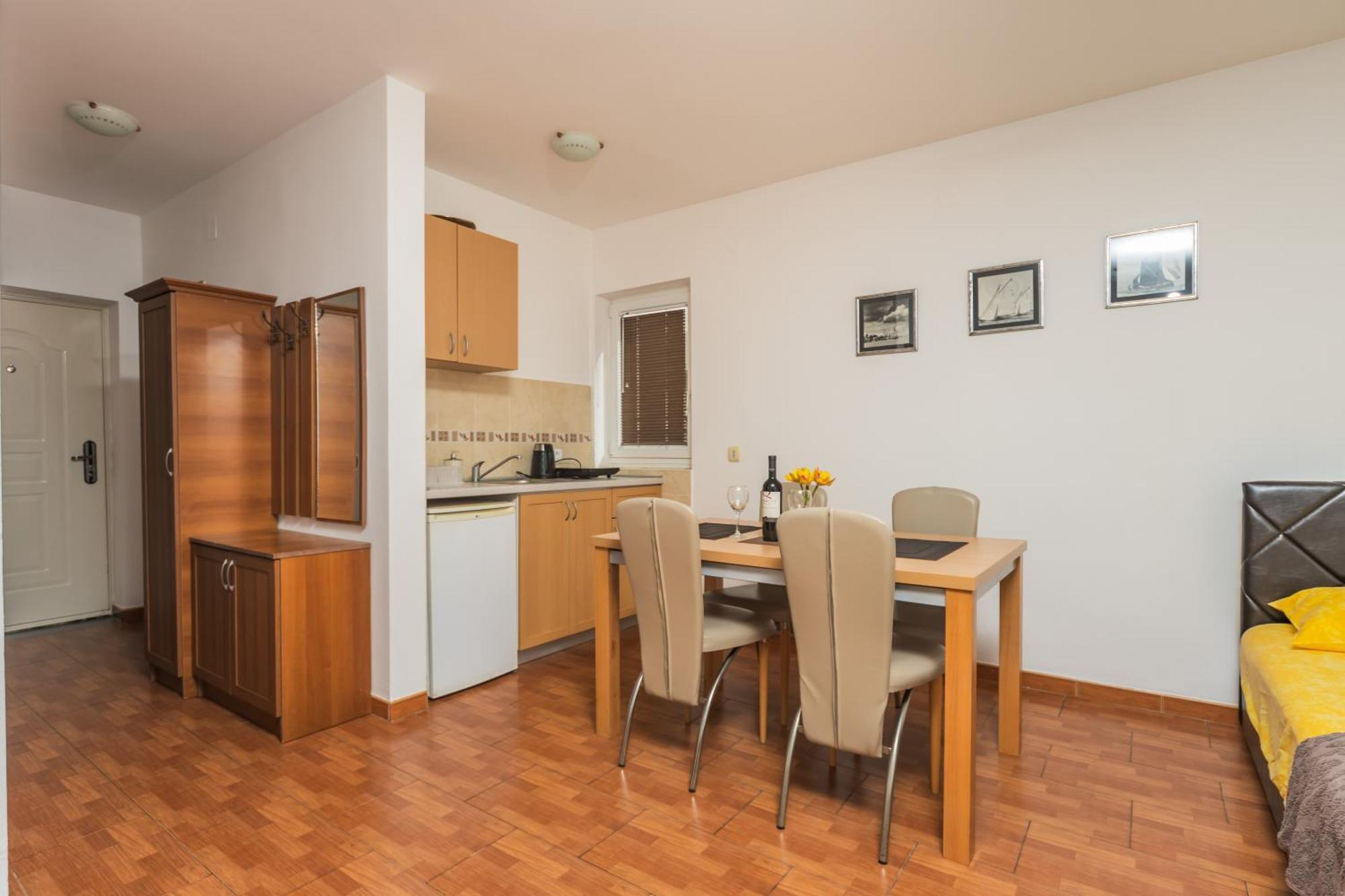 Apartments Franicevic Petrovac Εξωτερικό φωτογραφία