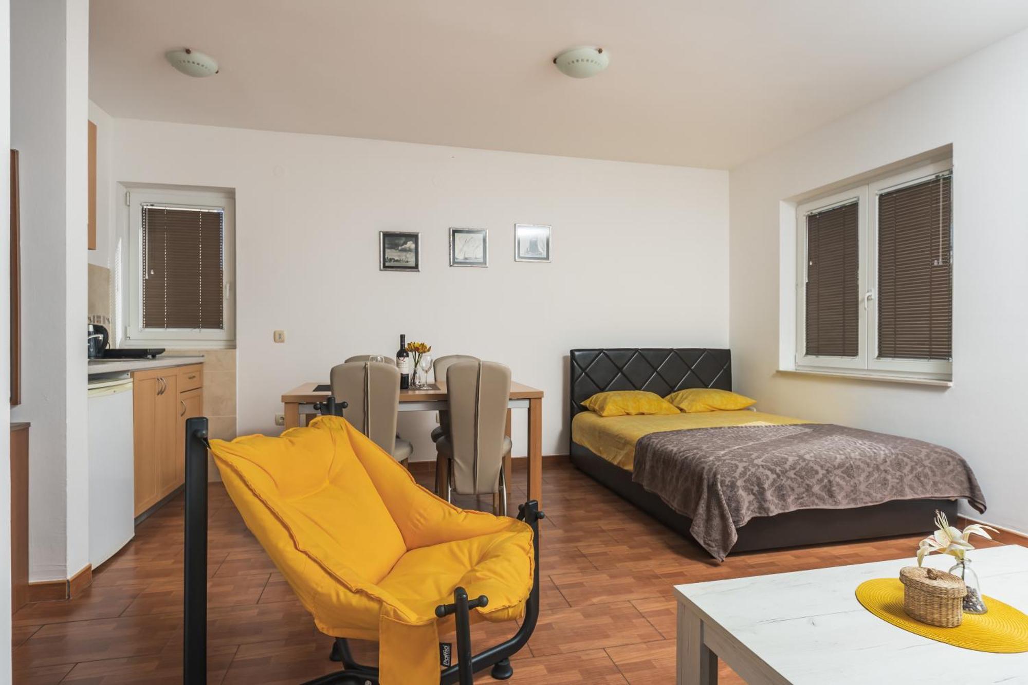 Apartments Franicevic Petrovac Εξωτερικό φωτογραφία