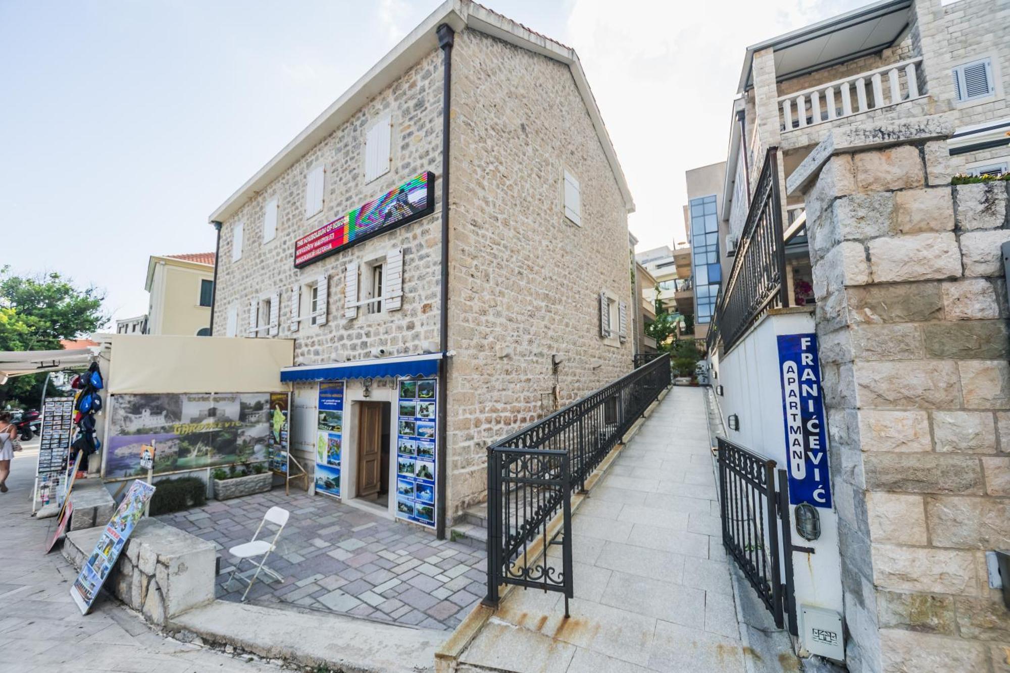 Apartments Franicevic Petrovac Εξωτερικό φωτογραφία