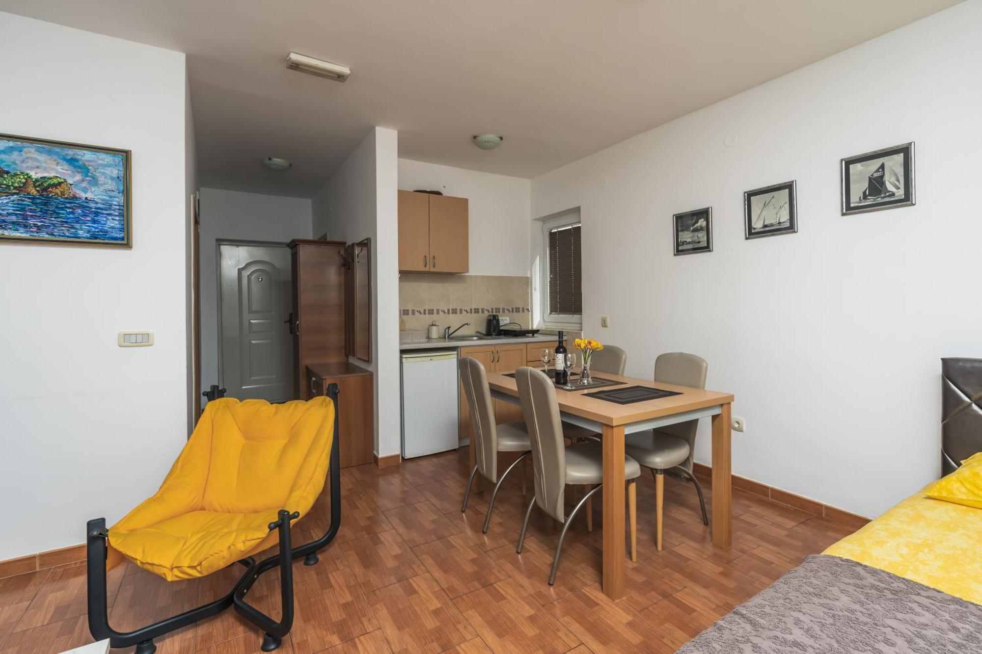 Apartments Franicevic Petrovac Εξωτερικό φωτογραφία