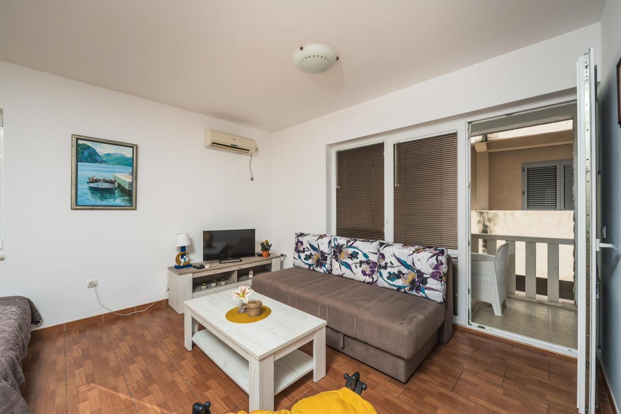 Apartments Franicevic Petrovac Εξωτερικό φωτογραφία
