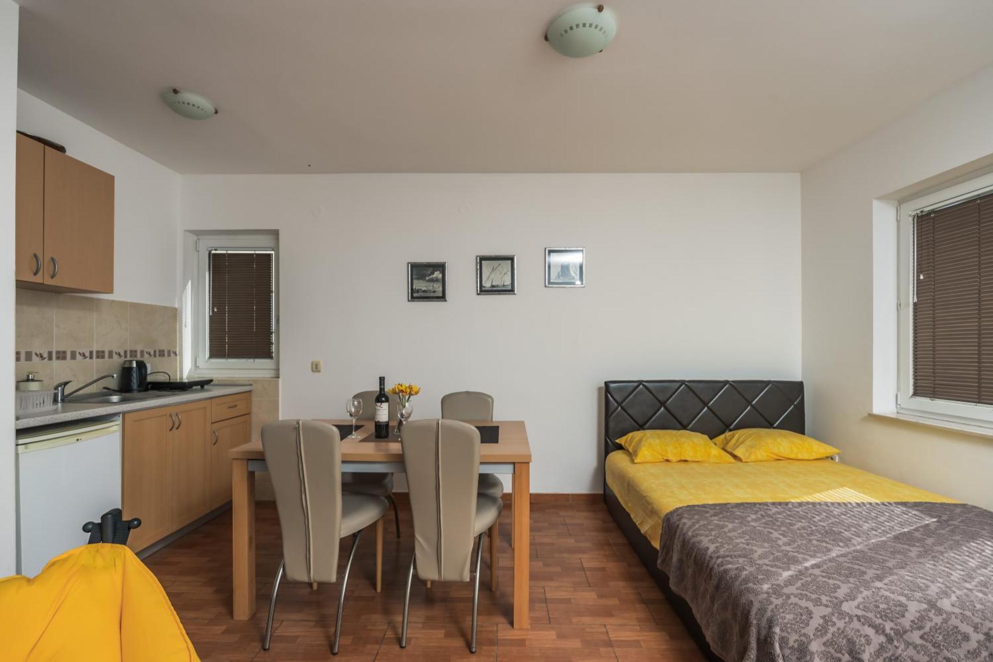 Apartments Franicevic Petrovac Εξωτερικό φωτογραφία