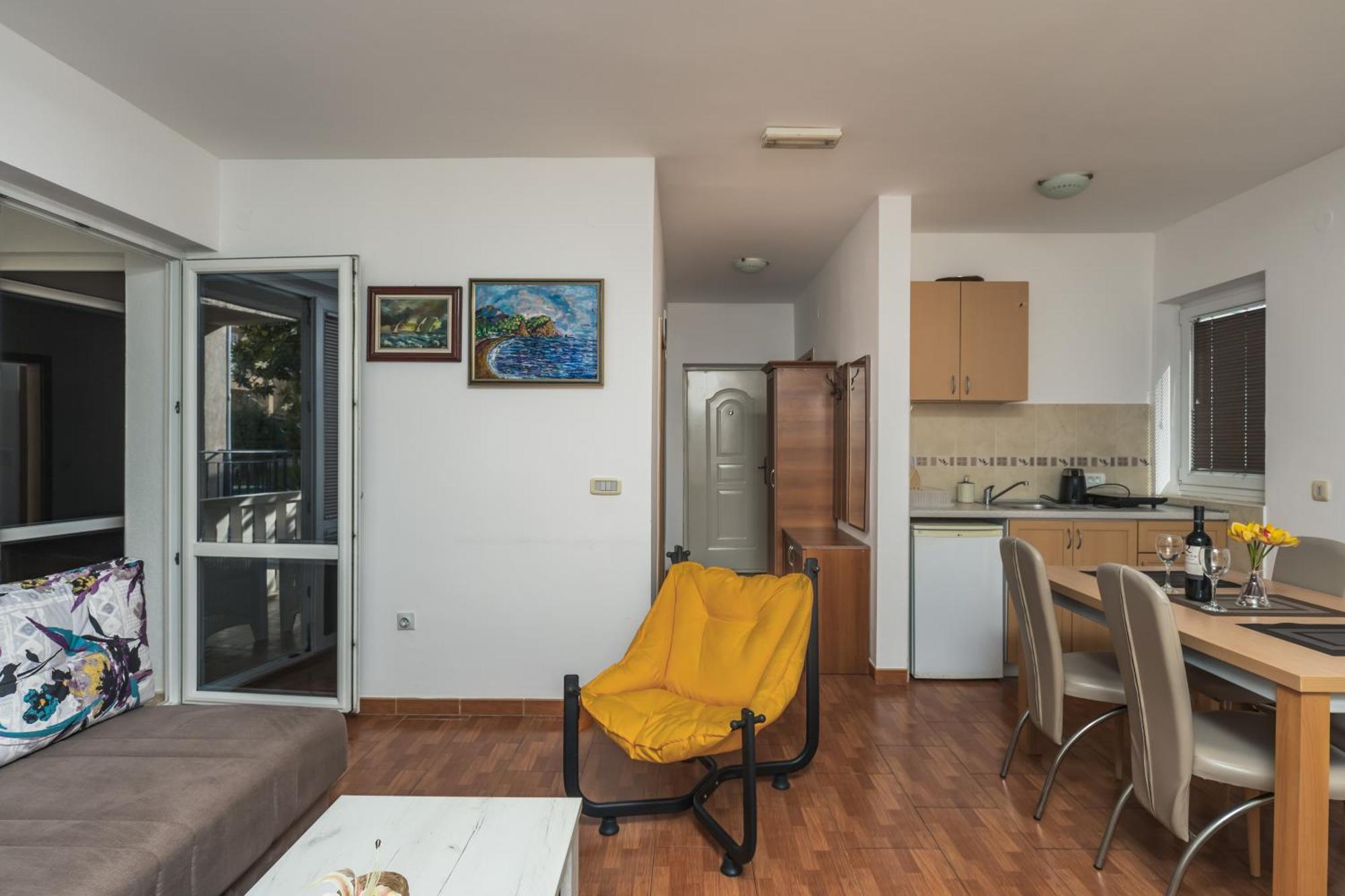 Apartments Franicevic Petrovac Εξωτερικό φωτογραφία