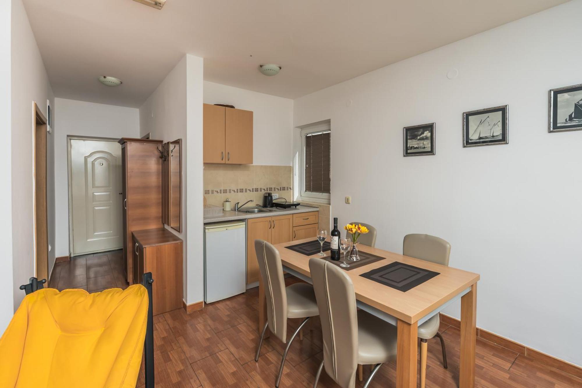Apartments Franicevic Petrovac Εξωτερικό φωτογραφία
